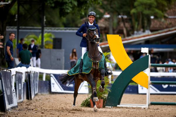 João Vitor Gomes de Lemos com Cristiano JMen campeão Pré-junior (Luis Ruas)