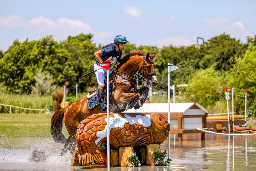Brasil é 12º no Concurso Completo; Grã Bretanha é ouro e alemã Julia Krajewski, a 1ª mulher campeã