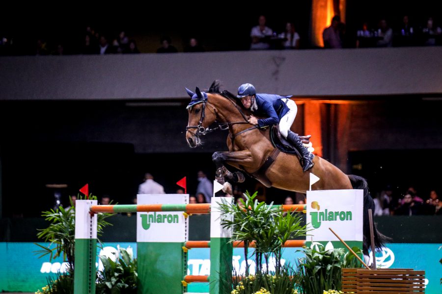 Cavaleiro olímpico Stephan Barcha com Primavera Montana fatura o GP Indoor SHP 2021