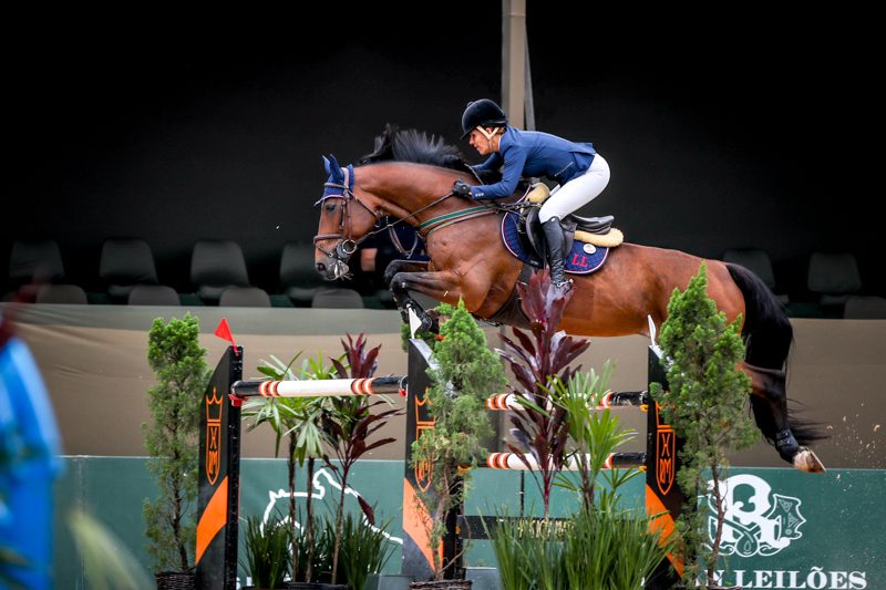 Luciana Lóssio vence qualificativa GP Internacional Top Riders na Sociedade Hípica Paulista