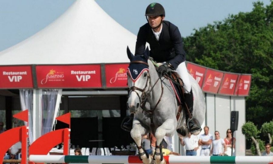 Eduardo Pereira de Menezes montando o cavalo Calypso des Matis
