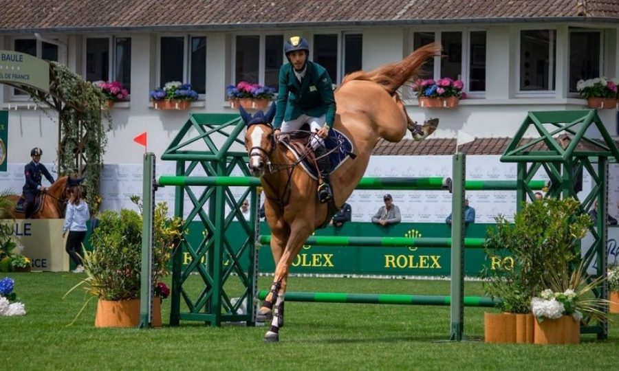 Yuri Mansur montando cavalo Humberto Ask