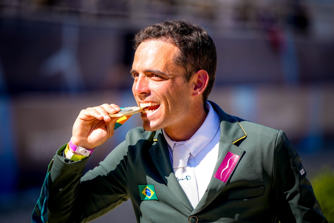 Ouro individual para Stephan Barcha